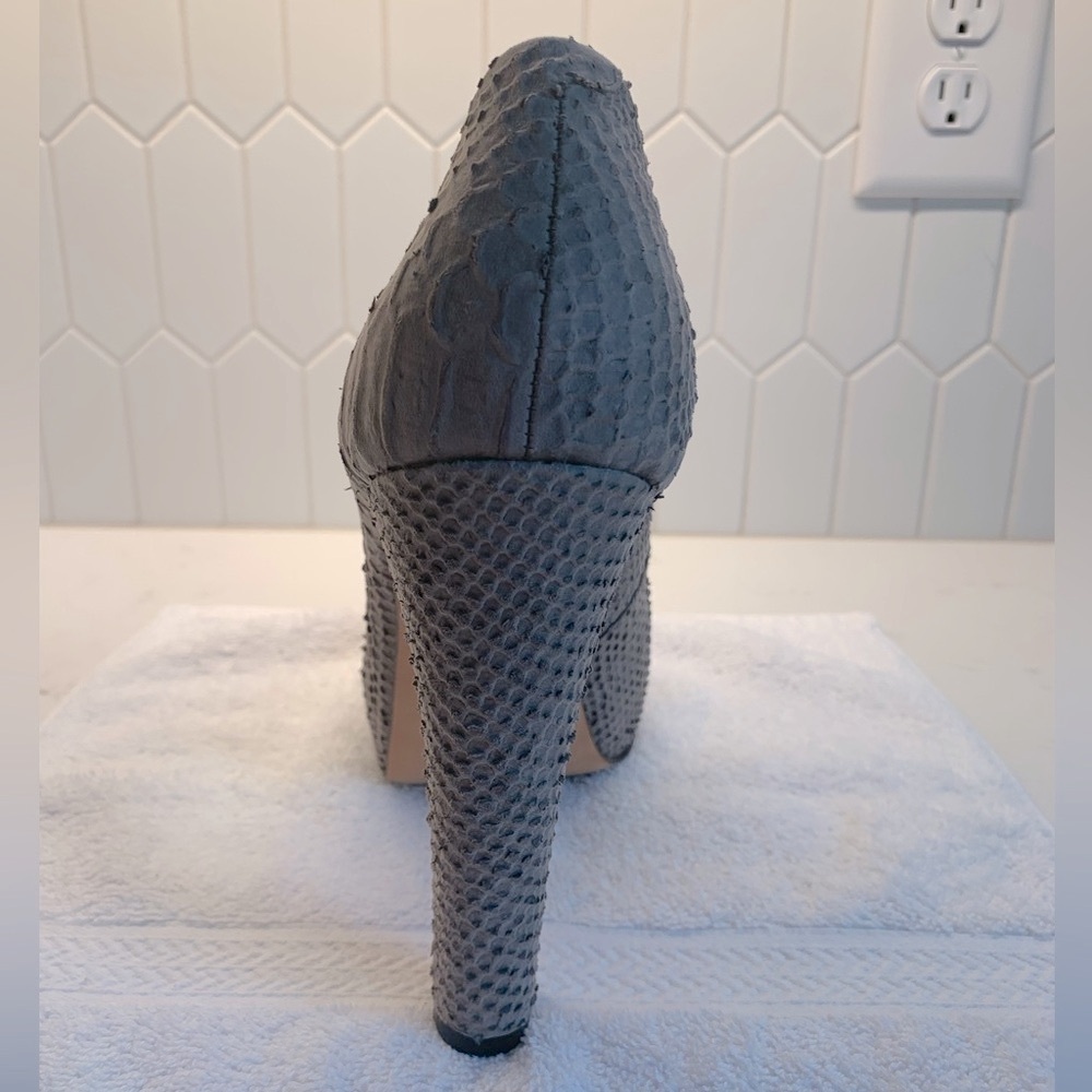 Pour La Victoire Irina II Platform Pumps. Gray Embossed Snakeskin. Size 10. EUC. - Picture 12 of 14